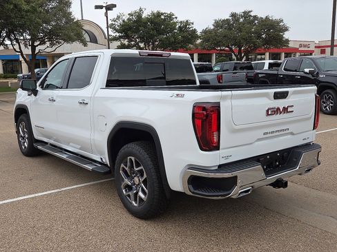 New 2026 GMC Sierra 1500 SLT image 3
