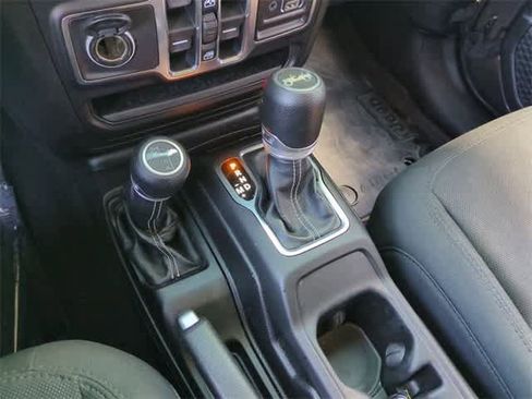 Used 2019 Jeep Wrangler Unlimited Sahara image 32