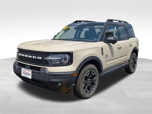 Used 2025 Ford Bronco Sport Outer Banks w/ Outer Banks Tech Package+ AWD/4WD image 3