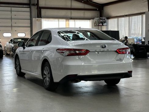 Used 2020 Toyota Camry LE image 4