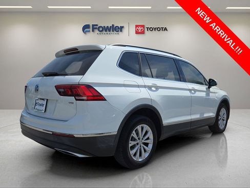 Used 2018 Volkswagen Tiguan SE w/ Panoramic Sunroof Package FWD image 7