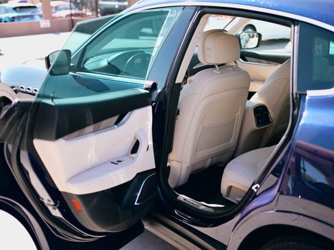 Used 2019 Maserati Levante GranLusso image 10