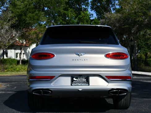 Used 2023 Bentley Bentayga Extended Wheelbase AWD/4WD image 34
