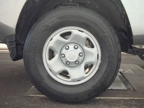 Used 2022 Toyota Tacoma SR image 8