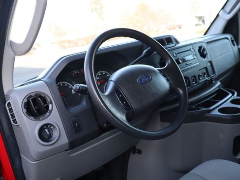 Used 2009 Ford E-350 and Econoline 350 Extended Wagon Super Duty image 15