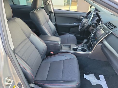 Used 2016 Toyota Camry SE FWD image 22
