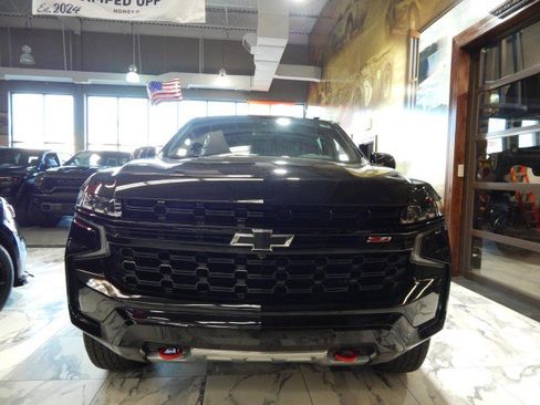 Used 2023 Chevrolet Suburban Z71 image 2