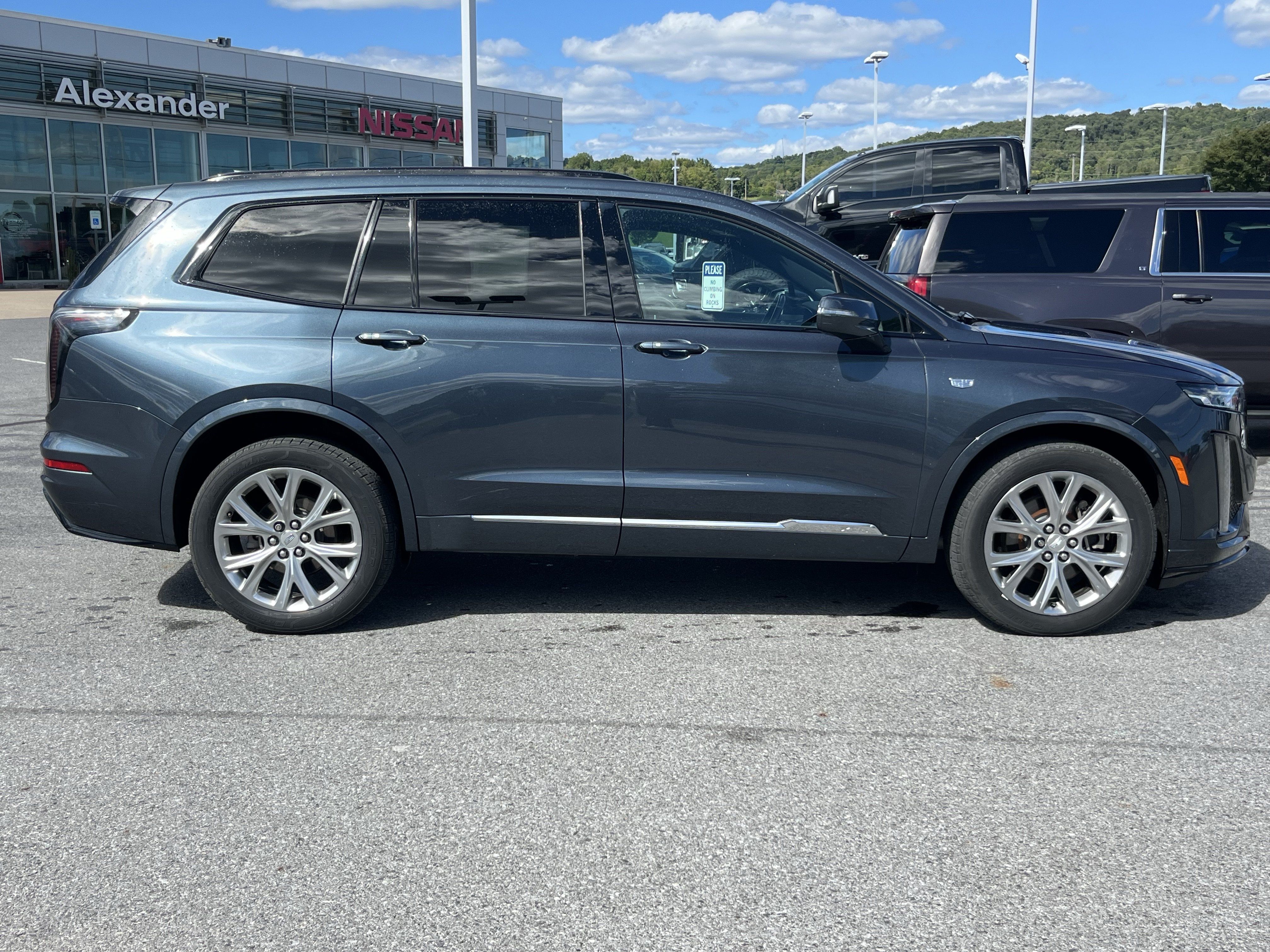 Used 2020 Cadillac XT6 Sport w/ LPO, Floor Liner Package AWD/4WD image 2