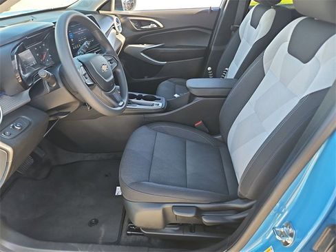 Used 2025 Chevrolet Trax LS w/ Driver Confidence Package image 17