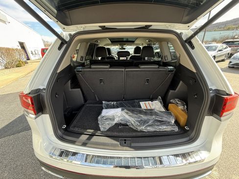 Used 2025 Volkswagen Atlas SEL image 24