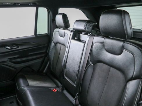 Used 2023 Jeep Grand Cherokee Altitude AWD/4WD image 26