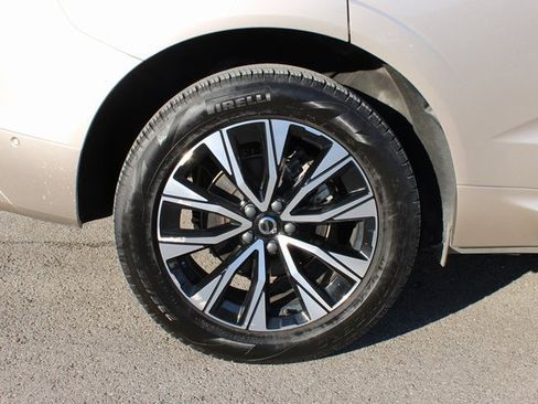 Used 2025 Volvo XC60 B5 Plus image 39