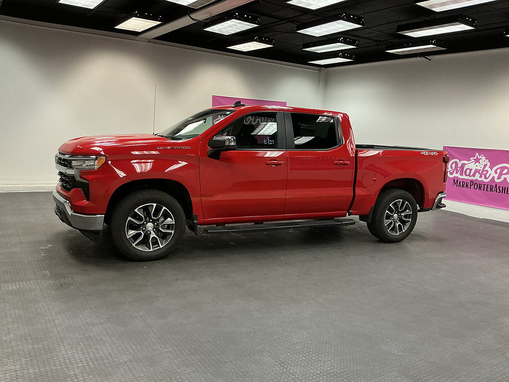 Used 2022 Chevrolet Silverado 1500 LT AWD/4WD image 2