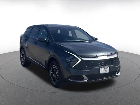 Used 2025 Kia Sportage LX image 3