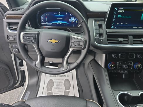 Used 2024 Chevrolet Tahoe Premier AWD/4WD image 17