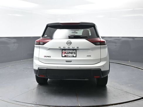 Used 2025 Nissan Rogue SV AWD/4WD image 12