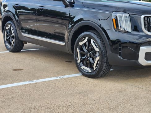 Used 2025 Kia Telluride EX w/ EX Captain's Chair Package FWD image 11