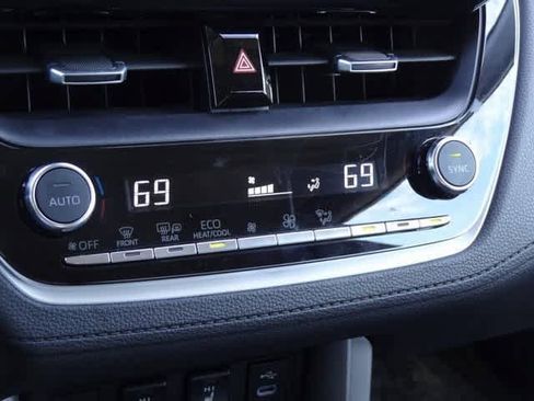 Used 2023 Toyota Corolla Cross XLE image 24