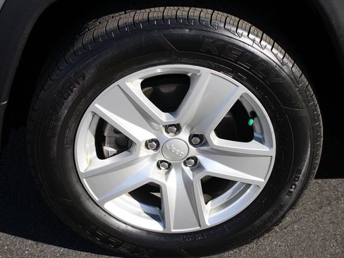 Used 2022 Jeep Compass Latitude FWD image 14