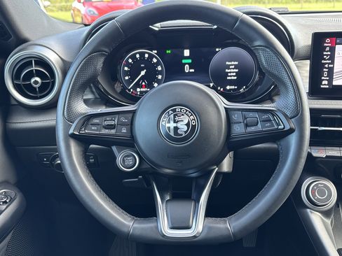 Certified 2024 Alfa Romeo Tonale Ti w/ Premium Interior Package AWD/4WD image 2