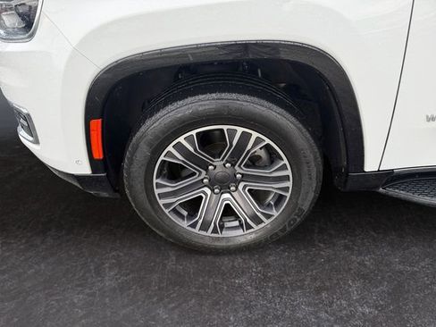 Used 2024 Jeep Wagoneer Series II w/ Flexible Seating Group image 14