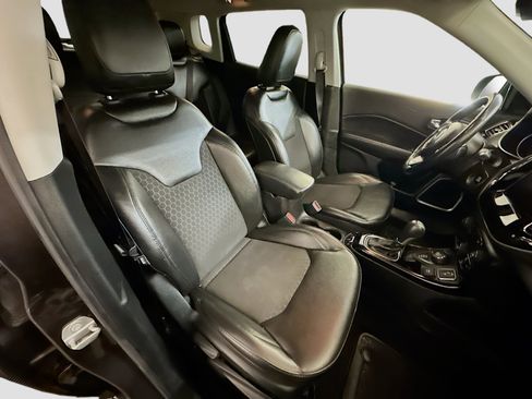 Used 2020 Jeep Compass Latitude image 32