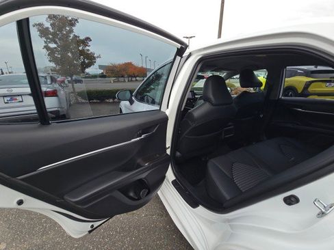 Used 2023 Toyota Camry SE image 16