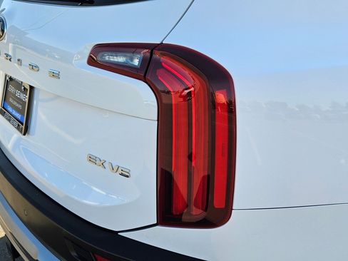 Used 2021 Kia Telluride EX w/ EX Premium Package FWD image 12