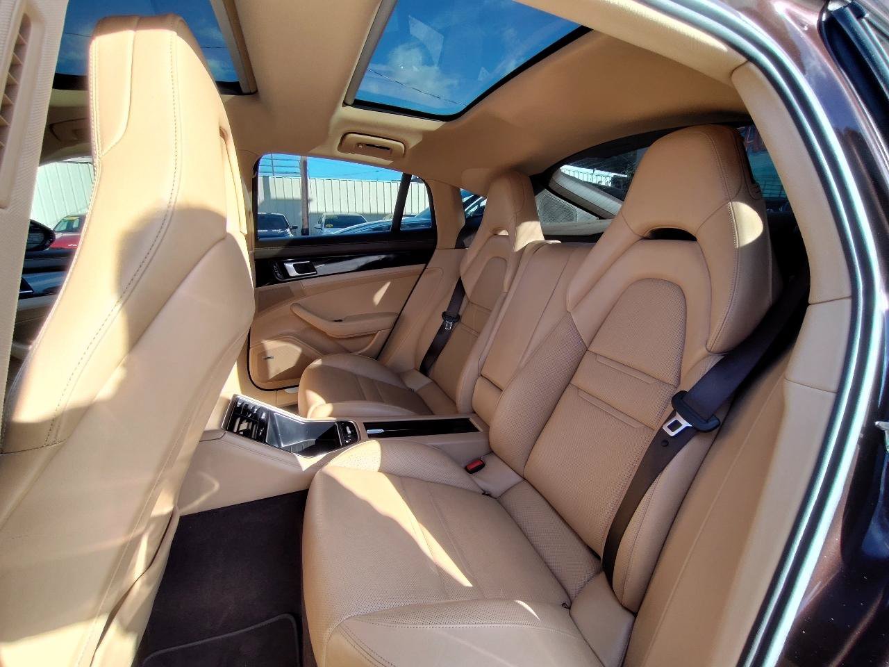 Used 2018 Porsche Panamera RWD image 41