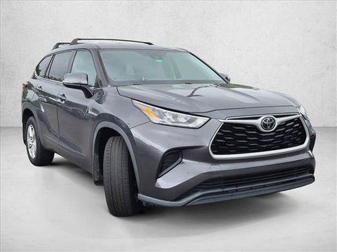 Used 2020 Toyota Highlander L FWD image 3