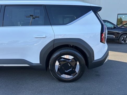 New 2026 Kia EV9 Wind image 10