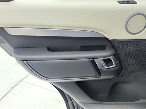 Used 2024 Land Rover Discovery Dynamic SE image 34