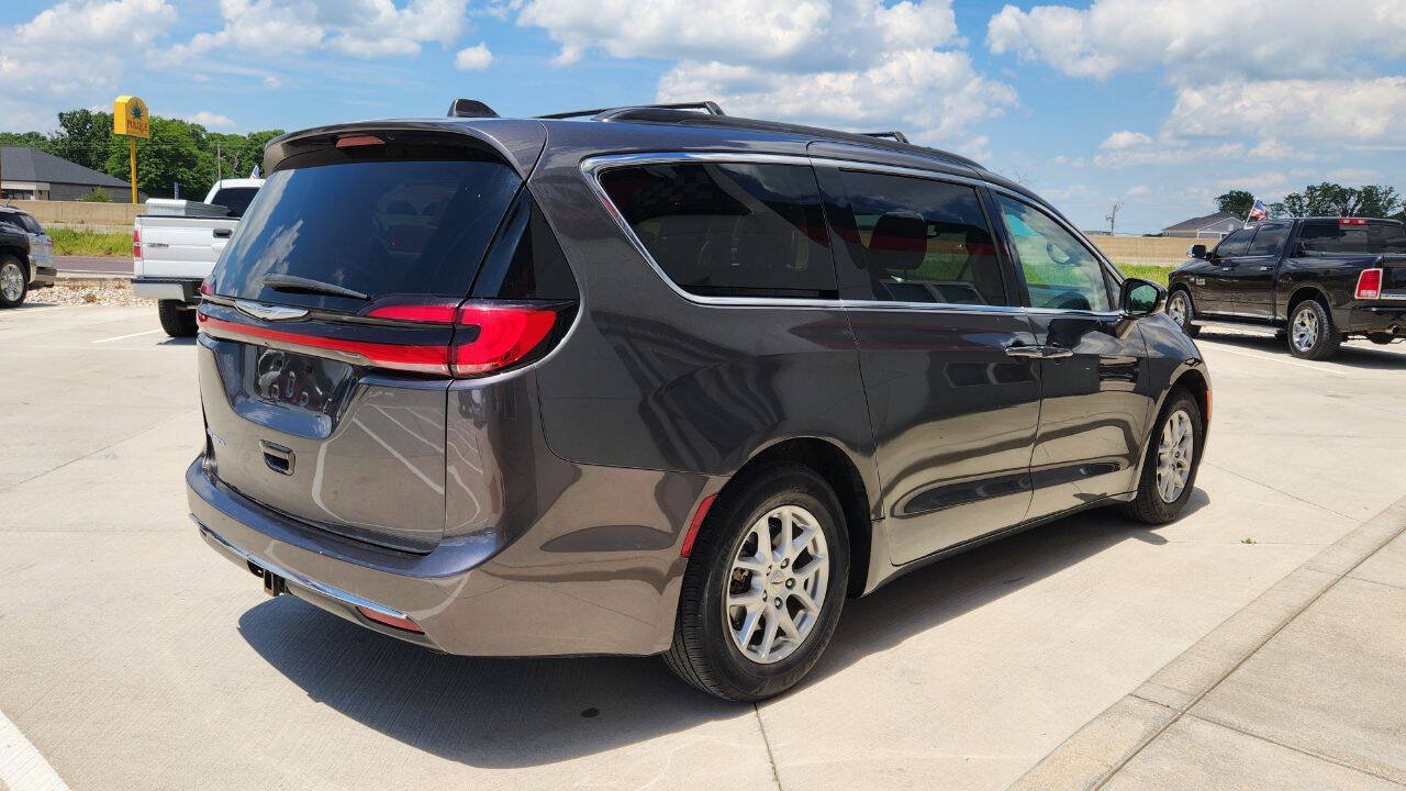 Used 2022 Chrysler Pacifica Touring-L FWD image 6