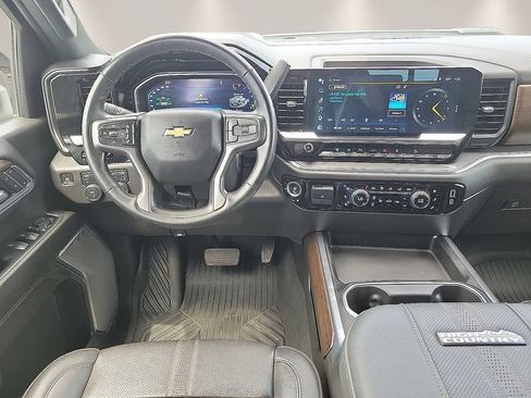 Used 2024 Chevrolet Silverado 2500 High Country w/ High Country Premium Package AWD/4WD image 10