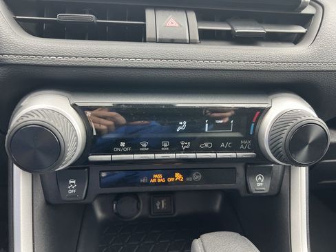 Used 2025 Toyota RAV4 LE image 29