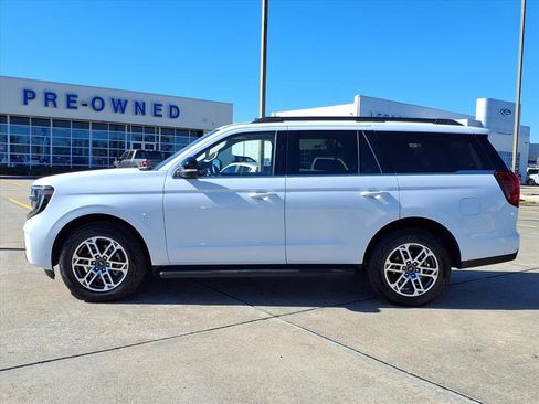 Used 2025 Ford Expedition Active image 3