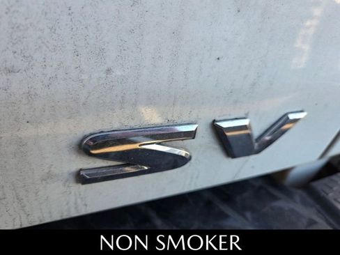 Used 2017 Nissan Titan SV image 6