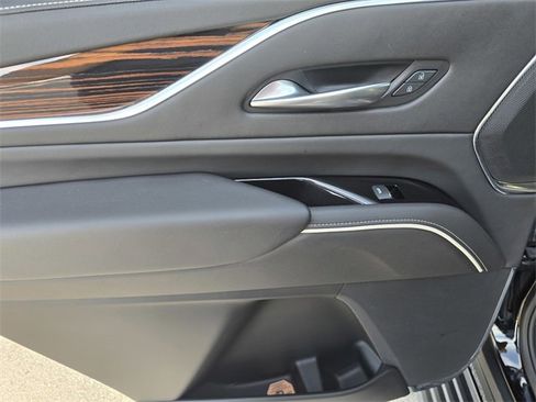 Used 2024 Cadillac Escalade Premium Luxury w/ Performance Package image 15