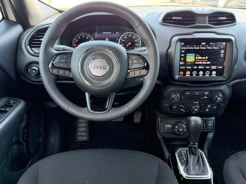 Used 2022 Jeep Renegade Altitude AWD/4WD image 16