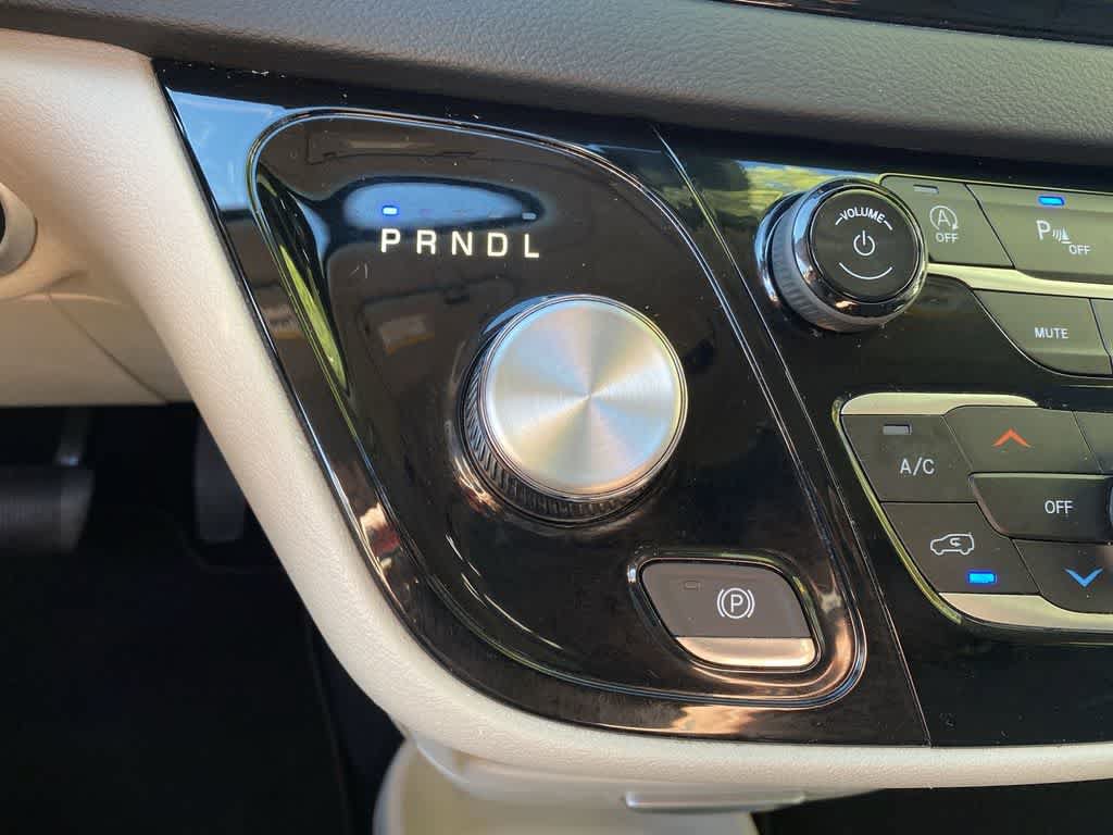 Used 2023 Chrysler Pacifica Touring-L FWD image 26