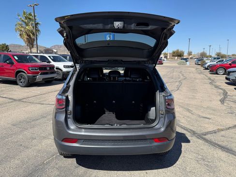 Used 2024 Jeep Compass Latitude image 34