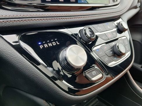 Used 2025 Chrysler Pacifica Pinnacle FWD image 27