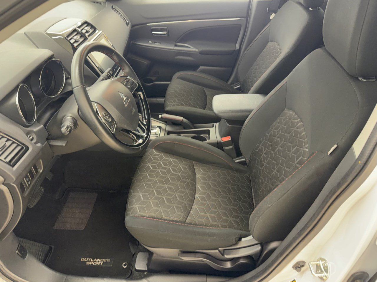 Used 2025 Mitsubishi Outlander Sport LE AWD/4WD image 5