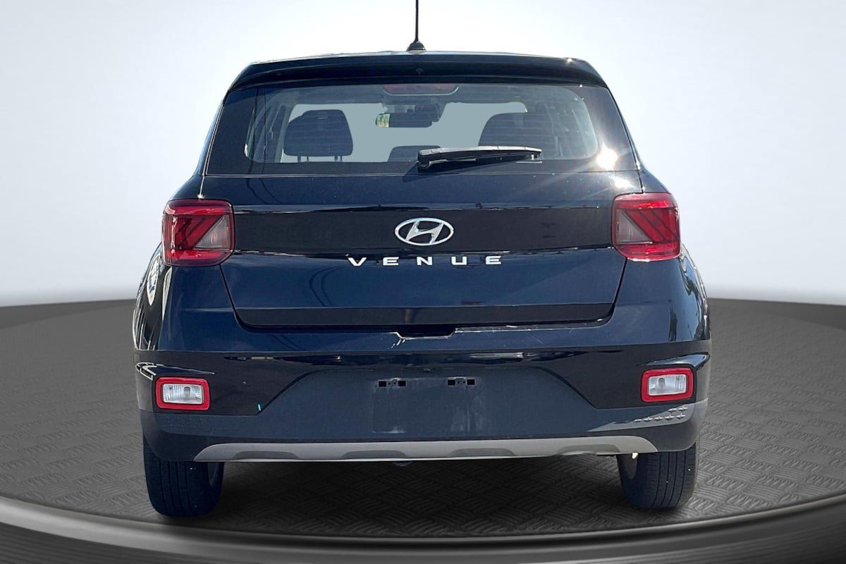Used 2024 Hyundai Venue SE FWD image 4