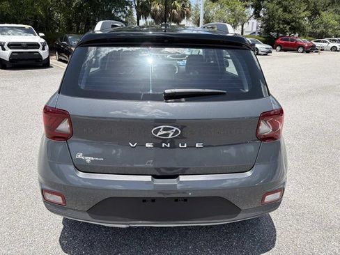 Used 2023 Hyundai Venue Limited w/ Cargo Package FWD image 3