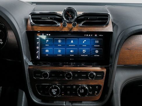 Used 2023 Bentley Bentayga Extended Wheelbase image 21