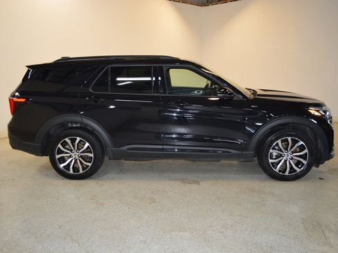 Certified 2025 Ford Explorer ST-Line image 2