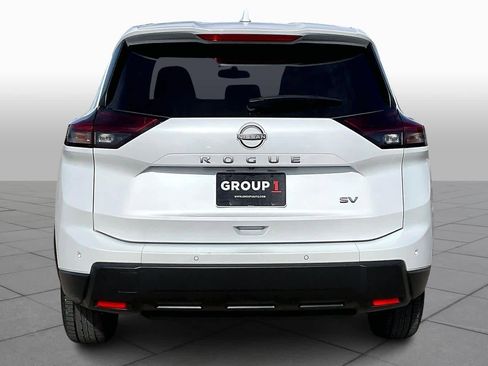 Used 2024 Nissan Rogue SV image 4