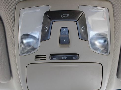 Used 2017 Toyota Sienna XLE Premium image 28