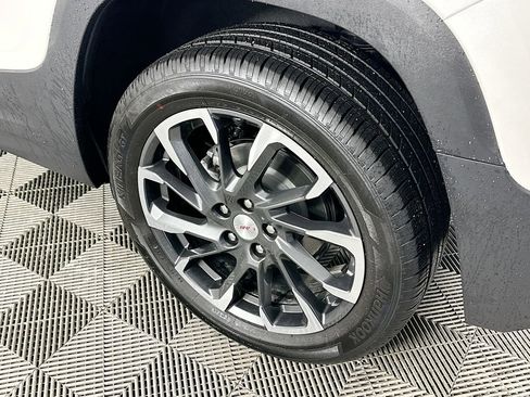 Used 2023 GMC Terrain SLT image 37